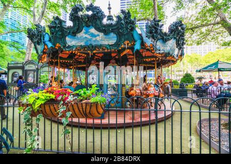 New York City/USA - 24 maggio 2019 Bryant Park Carousel. Bryant Park, conosciuto anche come Manhattan's Town Square, New York. Foto Stock