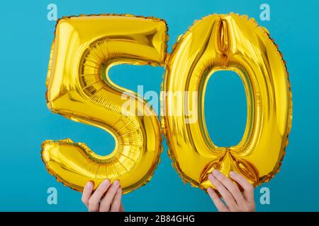 Pallone da celebrazione numero 50 in lamina d'oro Foto Stock