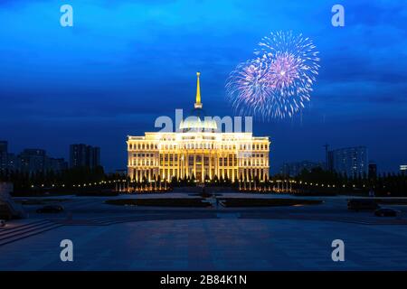 Il Palazzo Presidenziale di AK Orda è il luogo di lavoro ufficiale del presidente del Kazakistan Foto Stock