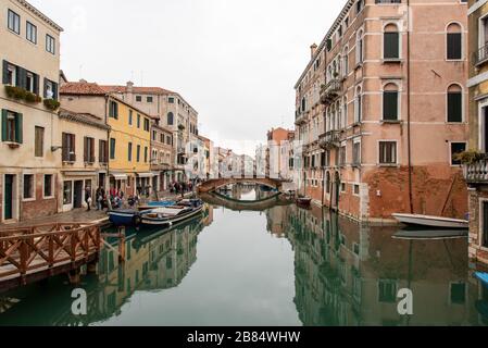 Rio della Misericordia nel quartiere di Cannaregio, Venezia/Italia Foto Stock