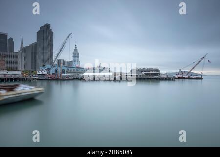 Vista del porto di San Francisco, dal Molo 14, Dawn, Foto Stock