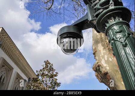 Sorveglianza telecamere di sicurezza CCTV all'aperto Foto Stock