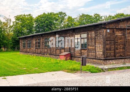 Lublin, Lubelskie / Polonia - 2019/08/17: Caserme e recinzioni del campo di concentramento di Lublin Nazis - Konzentrationslager Lublin Foto Stock