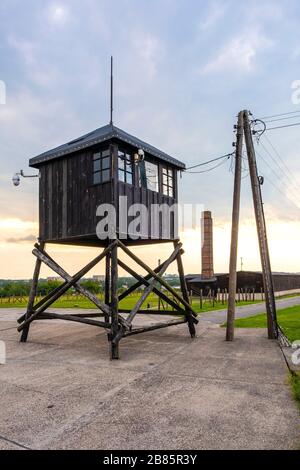 Lublin, Lubelskie / Polonia - 2019/08/17: Guardia torre di guardia a Majdanek KL Lublin Nazis campo di concentramento e sterminio - Konzentrationslager Foto Stock