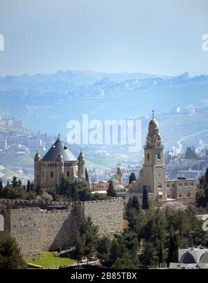 Vista sul Monte Sion e l'Abbazia della Dormizione a Gerusalemme. Foto Stock