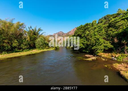 Vista sul fiume Bhavani da Chemmannur Attappadi Kerala India. Foto Stock