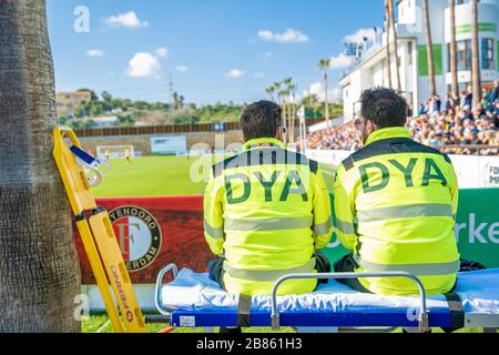 Marbella - 11 gennaio 2020: Salute personale sulla partita di calcio Foto Stock