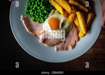 Ham Egg & Chips, un classico britannico. Foto Stock