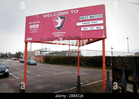 Cheltenham, Regno Unito. 19 marzo 2020. Coronavirus britannico, Covid-19, tutte le partite di calcio del Regno Unito sono rimandate, in ogni livello di campionato, tra cui Cheltenham Town FC, Whaddon Road, Cheltenham, Inghilterra, a causa delle distanze sociali e di autoisolamento richieste dal governo britannico durante la pandemia di coronavirus. Credito: Andrew Higgins/Thousand Word Media Ltd/Alamy Live News Foto Stock