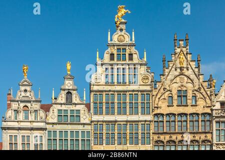 Antiche case delle corporazioni situato sulla piazza centrale nel centro di Anversa, Belgio Foto Stock