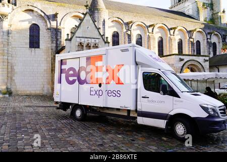 Bordeaux , Aquitaine / Francia - 01 15 2020 : FedEx Express van Truck Corporation US corriere americano globale consegna in francia Foto Stock