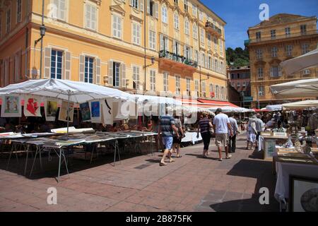 Antico mercato, Cours Saleya, Città Vecchia, Nizza, Provenza, Costa Azzurra, Costa Azzurra, Francia, Europa Foto Stock