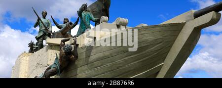 Monumento all'equipaggio della Goleta Ancud, Av. Cristobal Colón, Punta Arenas città, Patagonia, Cile, Sud America Foto Stock