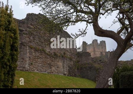 The Cockpit Garden and the Keep, Richmond Castle, North Yorkshire, Inghilterra, Regno Unito Foto Stock