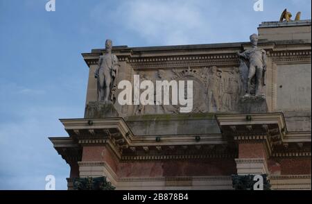 Statue e bassorilievo sull'Arco di Trionfo del Carrousel Foto Stock