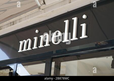 Bordeaux , Aquitaine / France - 02 15 2020 : Minelli segno testo logo negozio catena di negozi di moda scarpe in città strada Foto Stock