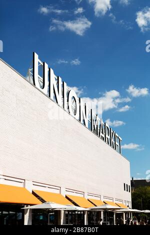 Mercato dell'Unione a Washington DC, USA. Precedentemente conosciuto come mercato dei terminali dell'Unione, l'edificio ospita una sala ristorazione. Foto Stock