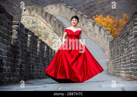 Ritratto di nozze alla Grande Muraglia di Mutianyu della Cina Foto Stock