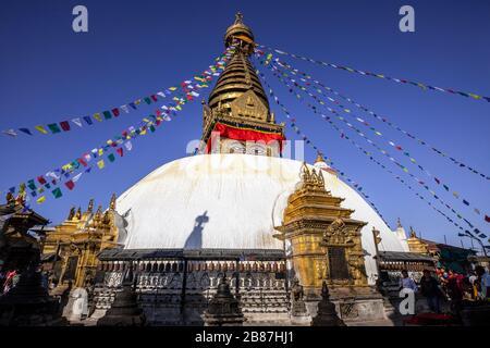Swayambhunath Stupa aka Tempio delle scimmie a Kathmandu, Nepal Foto Stock