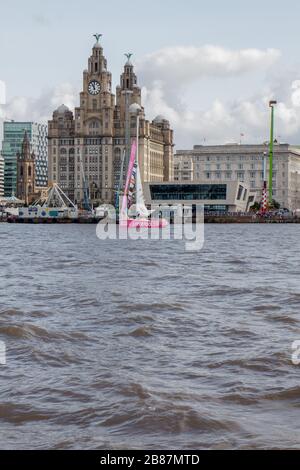 Lo yacht Liverpool 2018 sul lungomare di Liverpool durante la parata del vela all'inizio del Clipper 2017-18 Round the World Yacht Race Foto Stock