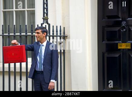 Rishy Sunak, Cancelliere dello scacchiere, lasciando Downing Street prima di consegnare il suo primo bilancio, 11 marzo 2020 Foto Stock