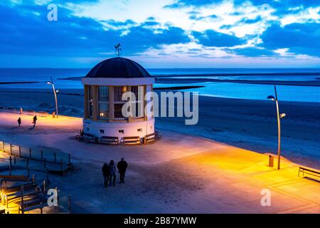 Passeggiata sulla spiaggia, padiglione della musica, , spiaggia ovest, passeggiata sulla spiaggia, spiaggia, isola, Frisia orientale, inverno, stagione, autunno, bassa Sassonia, Germania, Foto Stock