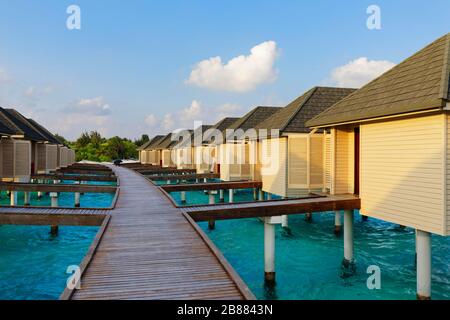 Bungalow sull'acqua, Summer Island, North Male Atoll, Maldive Foto Stock
