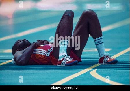 Edwin Moses partecipa ai Campionati USA Outdoor Track e Field 1987 Foto Stock