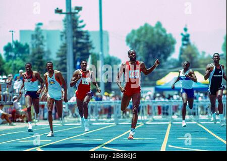 Edwin Moses partecipa ai Campionati USA Outdoor Track e Field 1987 Foto Stock