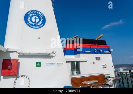 Traghetto per il Mare del Nord MS 'Ostfriesland' operava con il carburante ecologico GNL, gas naturale liquefatto, GPL, Reederei AG EMS, Isola del Mare del Nord o Foto Stock