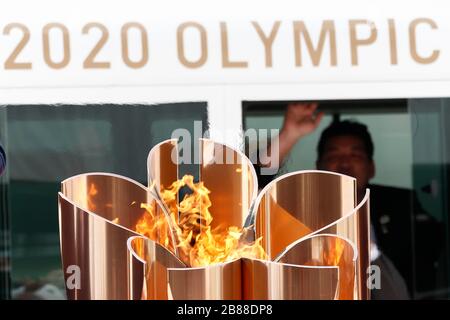 20 marzo 2020, Matsushima, Giappone: La fiamma olimpica è vista durante la cerimonia di arrivo della fiamma olimpica alla base di Matsushima della Japan Air Self-Defence Force (JASDF) nella prefettura di Miyagi. I membri del Comitato Organizzatore di Tokyo dei Giochi Olimpici e Paralimpici (Tokyo 2020) hanno ricevuto la fiamma olimpica dopo il ritorno dalla Grecia dell'aeromobile Special Transport del Tokyo 2020 Olympic Torch Relay con il simbolo dei Giochi Olimpici. (Credit Image: © Rodrigo Reyes Marin/ZUMA Wire) Foto Stock