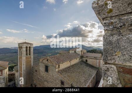 Vista sulla Cattedrale di Santa Maria Assunta a Montepulciano Foto Stock