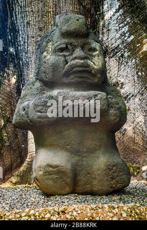 Monumento 5, la Abuelita (la nonna), scultura di basalto Olmec al Parque la Venta a Villahermosa, Stato Tabasco, Messico Foto Stock