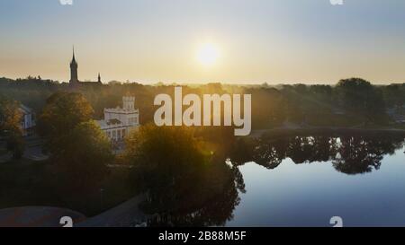 Vista della città di Druskininkai dal punto di vista del drone Foto Stock