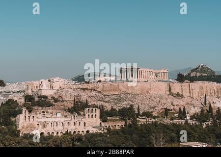 Vista del tempio del Partenone da Filopappos, Acropolis Atene, montaggio di film d'epoca Foto Stock