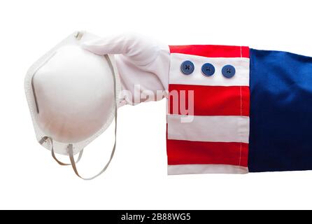 Uncle Sam Holding N95 maschera medica isolato su bianco. Foto Stock
