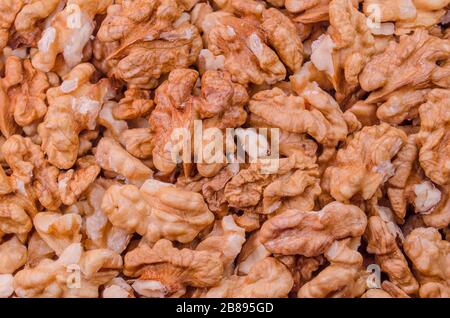 Le noci chiudono sgusciate e fresche pronte a mangiare. Foto Stock