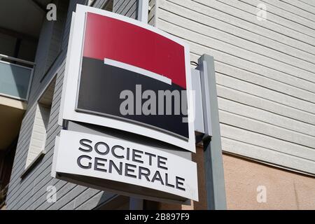 Bordeaux , Aquitaine / Francia - 03 11 2020 : societe generale bancheria francese logo negozio in strada Foto Stock