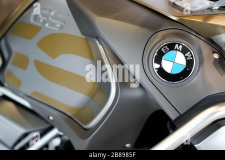 Bordeaux , Aquitaine / Francia - 02 11 2020 : BMW GS Moto 1250 lc avventura nuovo percorso motociclistico Foto Stock