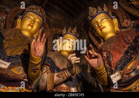 Statue di Buddha a Pelkor Chode complesso di monasteri e templi a Gyangze, Tibet Foto Stock