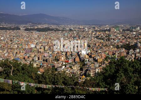 Vista di Kathmandu Nepal da Swayambhunath Stupa Foto Stock