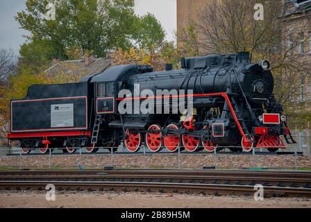 Una locomotiva a vapore sovietica di tipo 'L' in mostra a Vilnius, Lituania Foto Stock