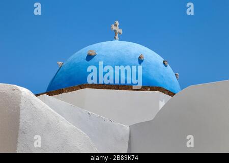 Le cupole blu di Santorini. Grecia Foto Stock