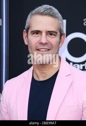 (FILE) Andy Cohen Prove positive per Coronavirus COVID-19. Andy Cohen rivela di aver testato il risultato positivo per Coronavirus venerdì 20 marzo 2020. LAS VEGAS, NEVADA, USA - 20 MAGGIO: Andy Cohen, l'ospite della serie televisiva americana, arriva al Billboard Music Awards 2018 tenutosi presso la MGM Grand Garden Arena il 20 maggio 2018 a Las Vegas, Nevada, Stati Uniti. (Foto di Xavier Collin/Image Press Agency) Foto Stock