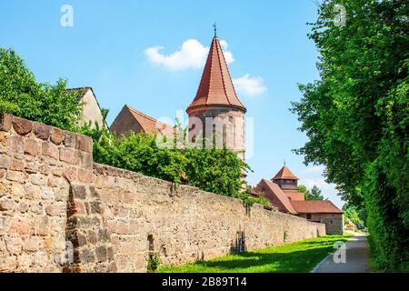 Mura cittadine, ring e mura di Zwinger, Germania, Baviera, Wolframs-Eschenbach Foto Stock