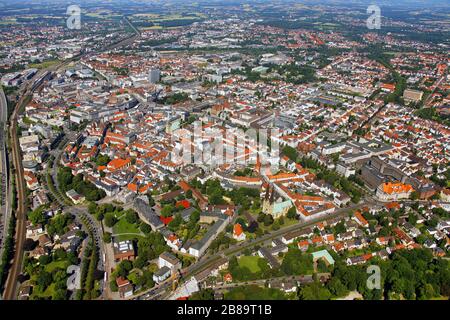 , centro storico di Bielefeld con chiese Nikolaikirche e Marienkirche, 27.06.2011, vista aerea, Germania, Nord Reno-Westfalia, Est Westfalia, Bielefeld Foto Stock