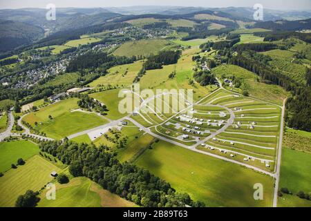 , Camping and Leisure Park Brilon in Sauerland, 27.06.2011, vista aerea, Germania, Nord Reno-Westfalia, Sauerland, Brilon Foto Stock