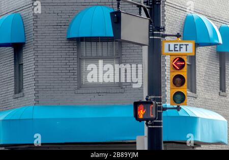 La luce di stop non indica la svolta a sinistra e non cammina Foto Stock