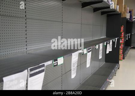 Ballarat, Victoria, Australia. 21 Mar 2020. Coronavirus (COVID-19) in Victoria Paese, Australia-Woolworths Supermarket scaffali vuoti di carta igienica come l'acquisto di panico set in- Image Credit: brett keating/Alamy Live News Foto Stock