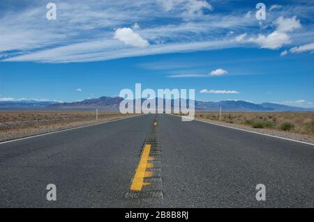 La strada aperta nella California centrale Foto Stock